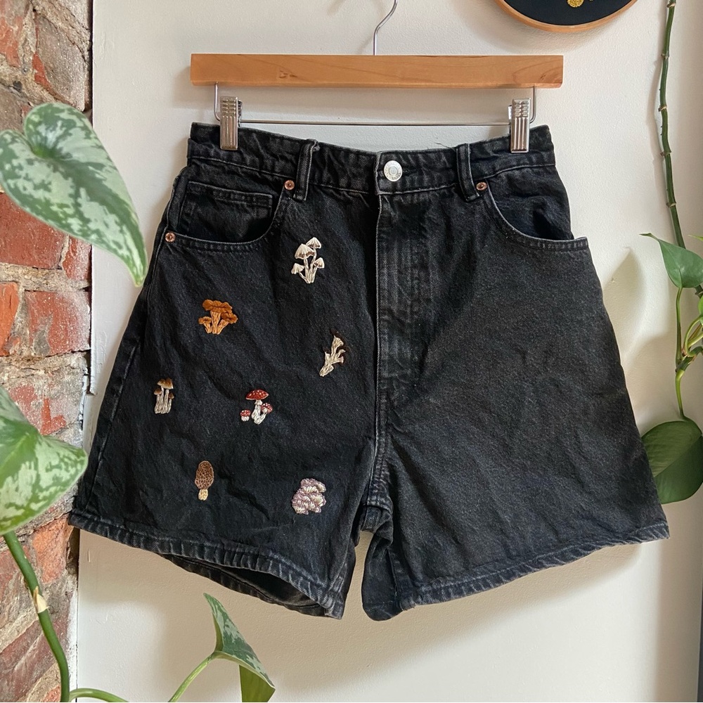 Mushroom Embroidered High Waisted Shorts